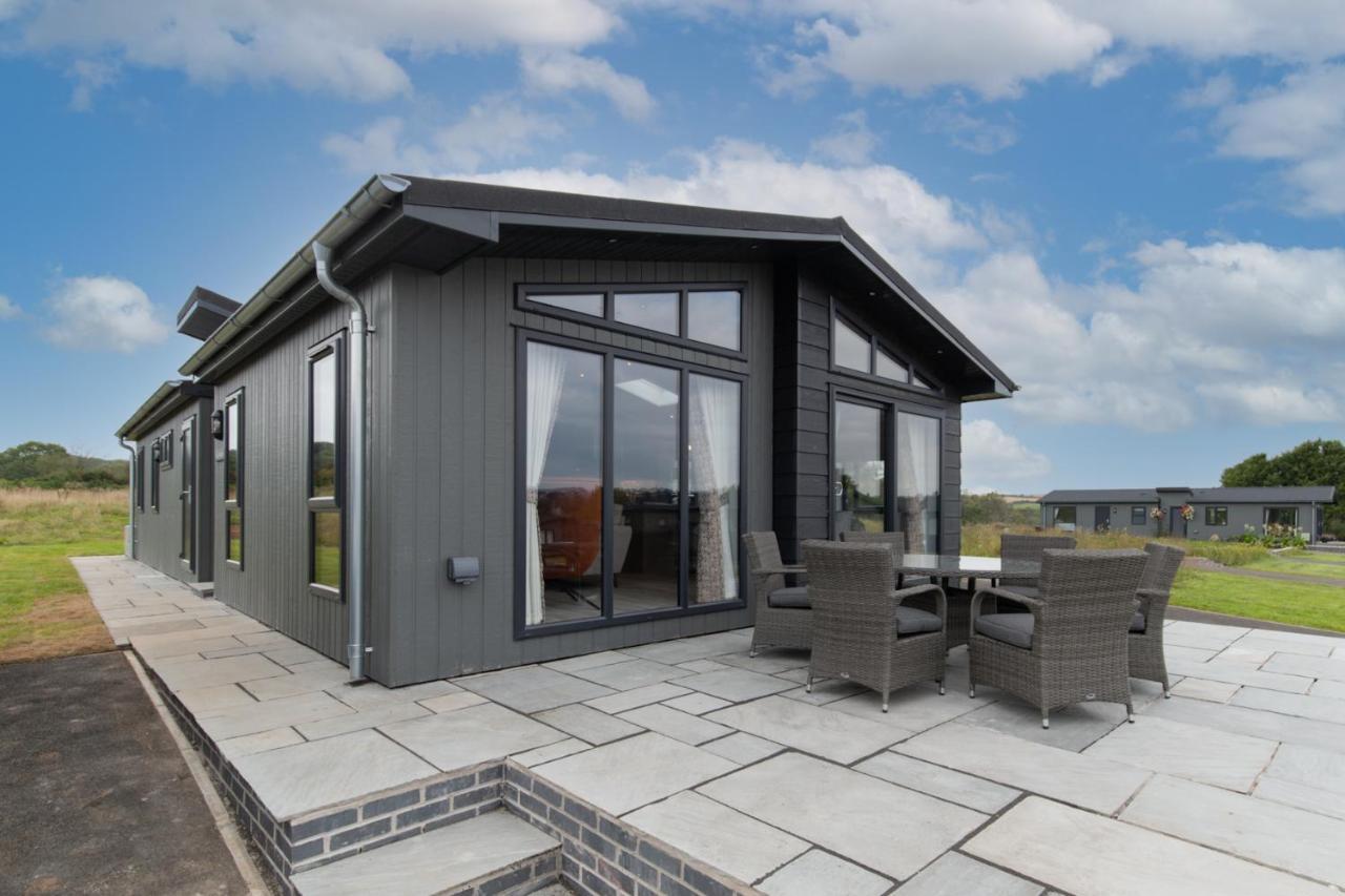 Ael-Y-Bryn - Luxury Lodge, Hot Tub, Three En-Suite Bedrooms Penally Exterior foto